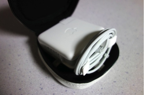 MacBook Air/Proの電源アダプタを収納するケースを買ってみた