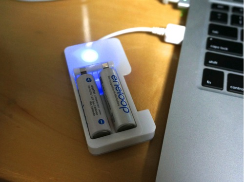 エネループの充電をよく忘れるので、USB充電器を買ってみた。モバイルバッテリーからも充電できるぞ！