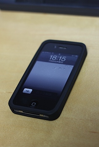 iPhone4用のアンチグレアフィルムとシリコンジャケットを買いました