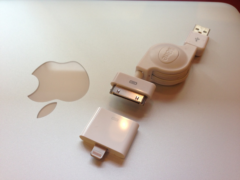 iPhone 5のケーブル変換アダプタ「Lightning – 30ピンアダプタ」を使ってみた