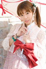 くろは さんのロリータ服の写真をレタッチ中