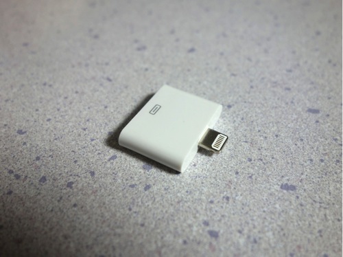 iPhone4/4S用のケーブルをiPhone5で使えるようになる140円の変換アダプタを買ってみた