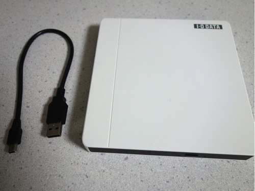 Appleの純正品より70%も安いポータブルDVDドライブを買ってみた