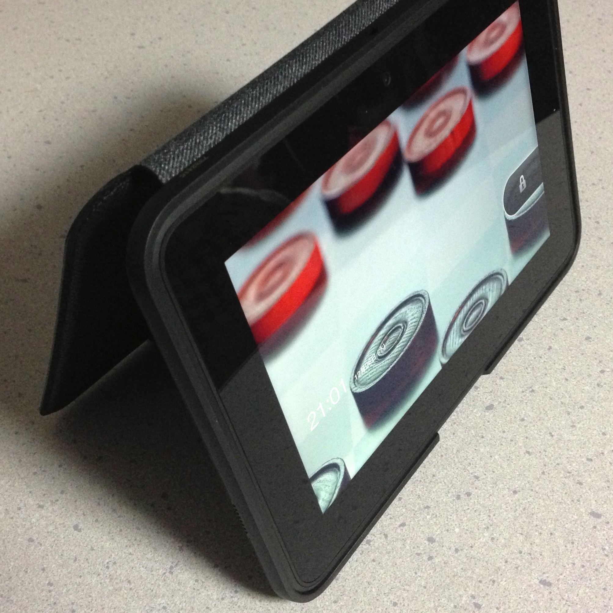 Kindle Fire HDのケース「スタンド型レザーカバー」を買ってみた