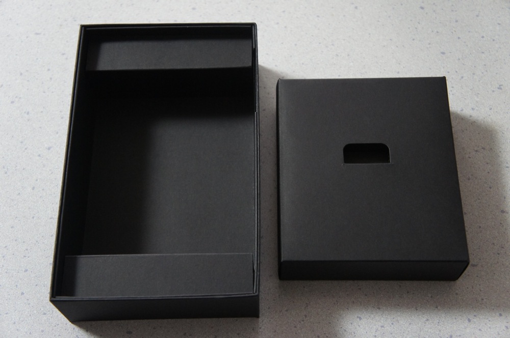 Nexus 7の本体を取り出した