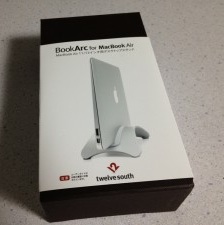 MacBook Airを立てたまま使えるスタンド「BookArc for Air」が便利！