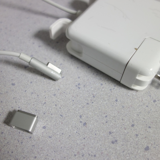 MacBookの互換電源アダプタを買ってみた。アップル純正品よりも安い！
