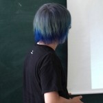マニパニで染めた青い派手髪を毎日写真に撮って色落ちを調べてみた