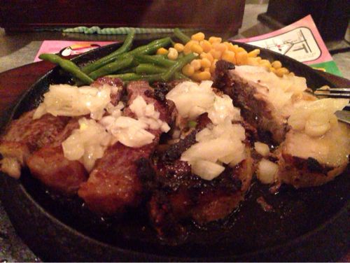 お肉をガッツリ！ 東京・秋葉原にある「トゥッカーノ グリル＆バー」で「ランプステーキ＆ローストポーク」を食す！