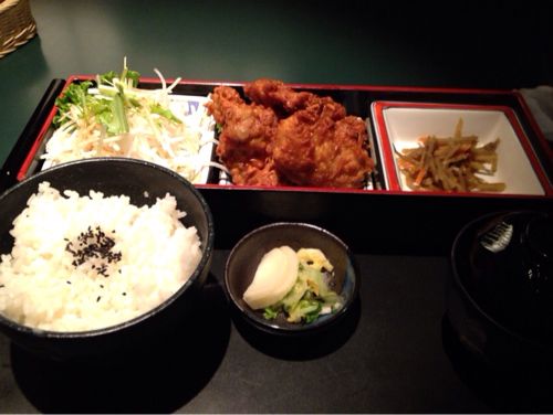 唐揚げがでかい！ 秋葉原の海峡で若鶏の唐揚げランチを食す！