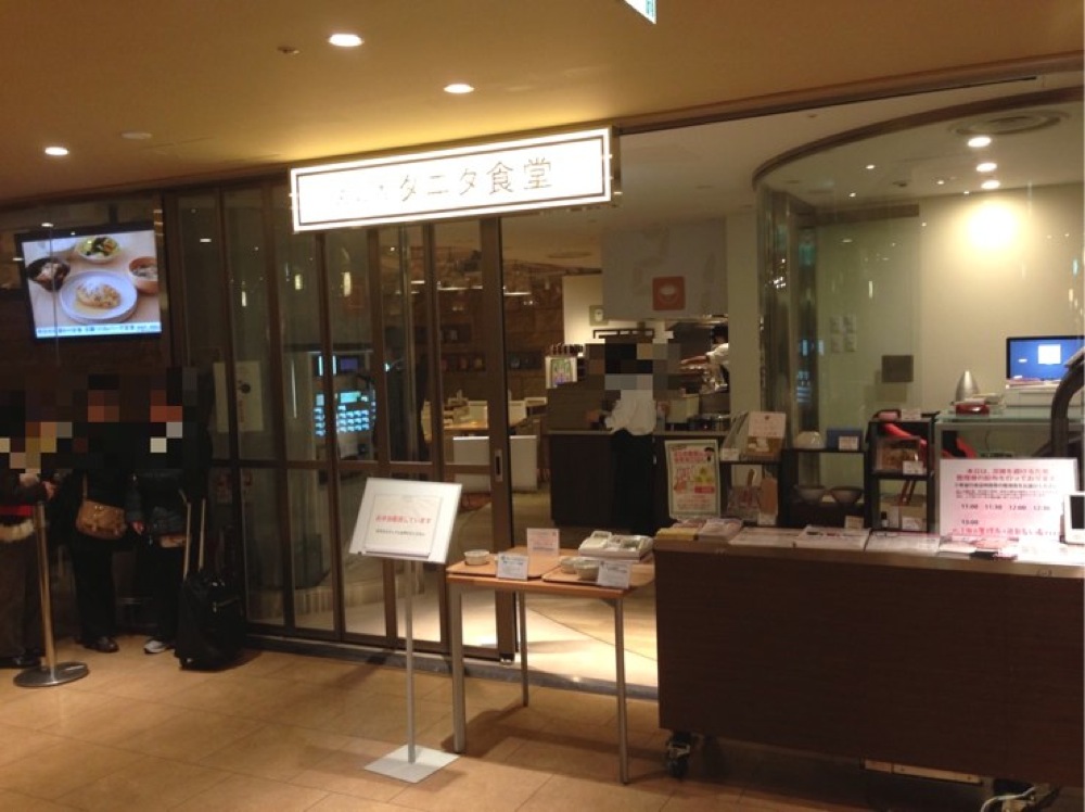 11時から並んでいて、整理券を配布している超人気店！
