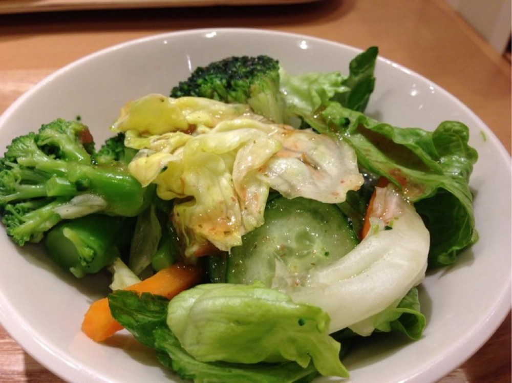 週替わり定食にはサイドメニューが2つ付いてきます