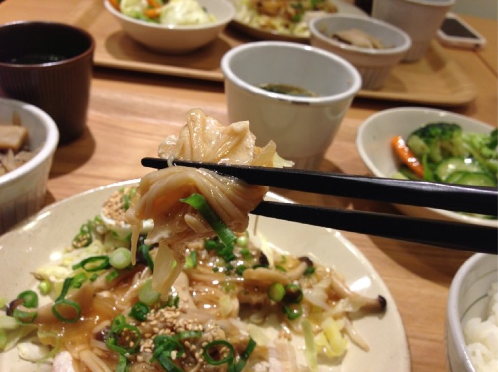 普通の定食屋に比べると味は薄めかも
